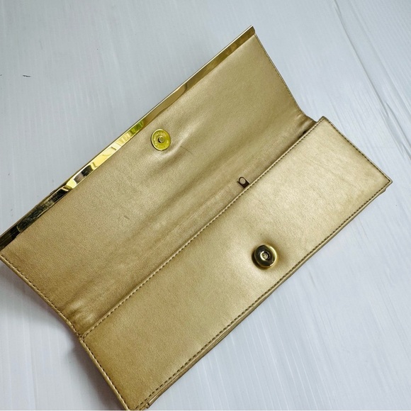 Vintage asymmetrical Elegant Gold Clutch - Picture 5 of 8